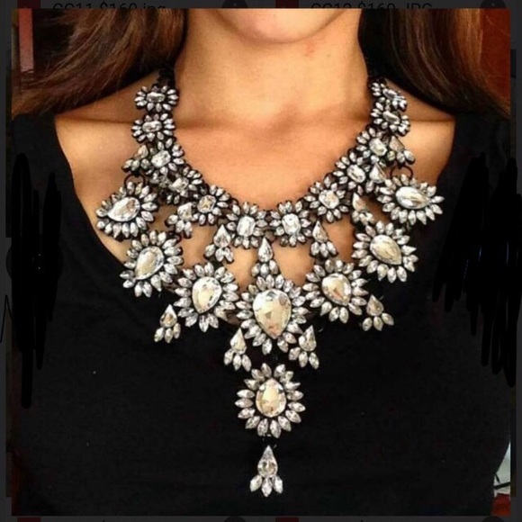Jewelry - Statement necklace